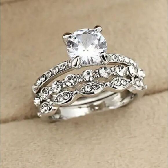 Elegant 2pc diamond wedding ring set sz 5 - Picture 3 of 4